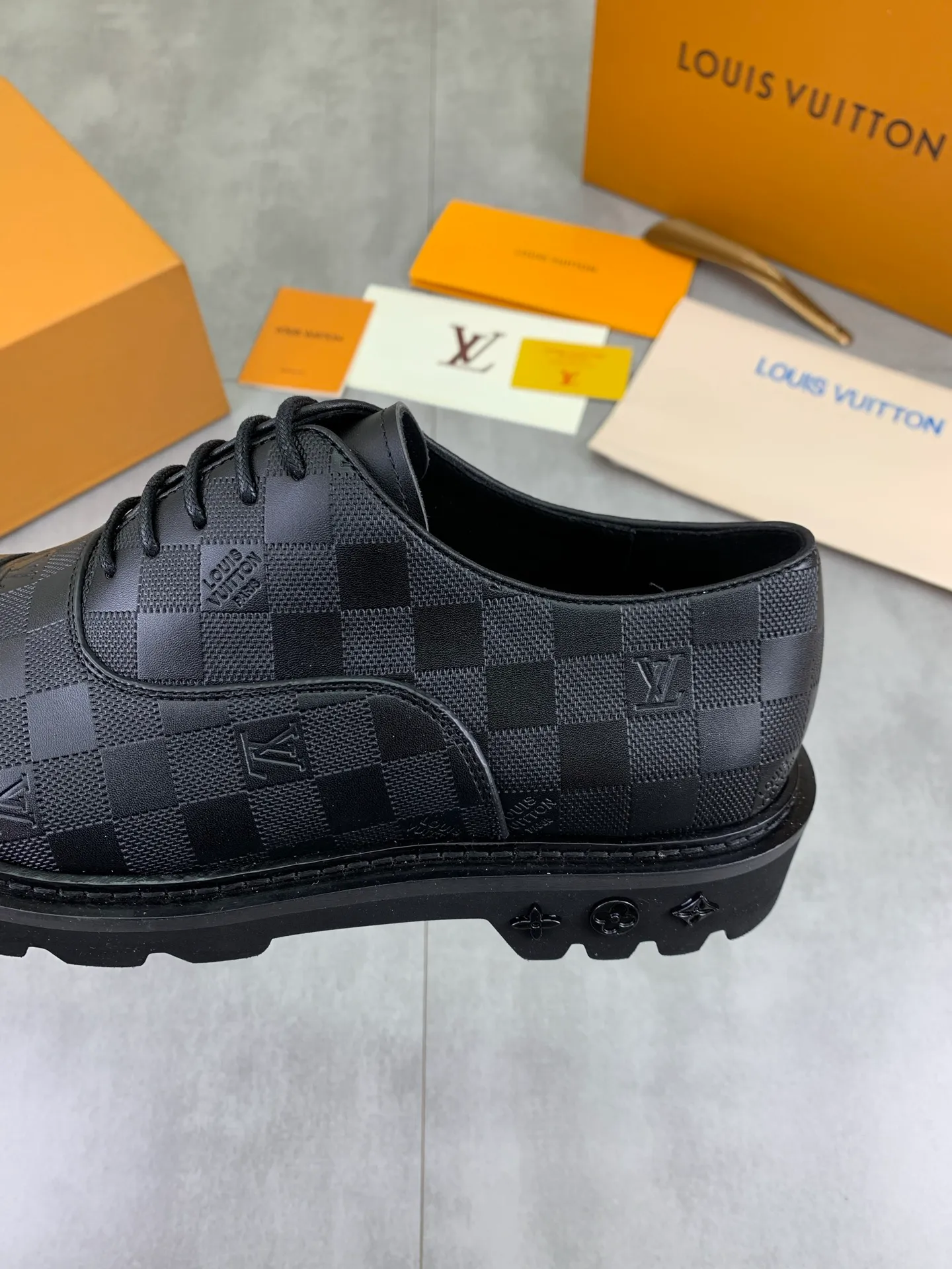 Factory price P820 💎💎💎Top version LOUIS VUITTON [Louis Vuitton] - LV men's business casual leather shoes, luxurious and noble 👞All imported original cowhide, just to create a more comfortable wearing experience, upper: original high-end calfskin➕Imported soft cowhide lining, original lightweight foam outsole✔️Color: 3️⃣colors available Size: 39-44 (38.45 46 can be customized (non-returnable)